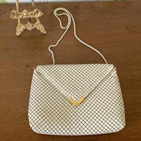 Vintage Metal Mesh Handbag with Chain Handle. Made in Hong Kong. - Picture 4 of 11